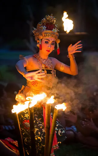 Kecak & Fire Dance at Tanah Gajah, Ubud 4