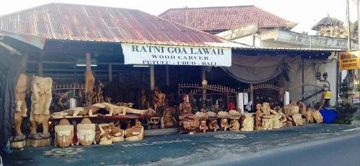 Ratni Goa Lawa wood carver 1