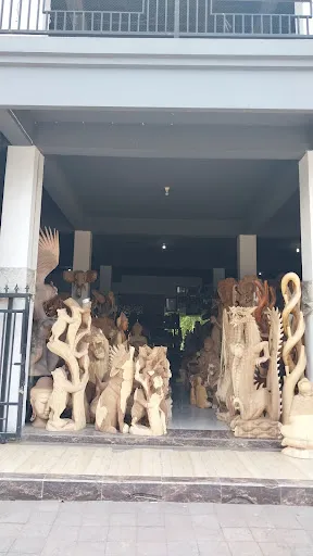 Ratni Goa Lawa wood carver 4