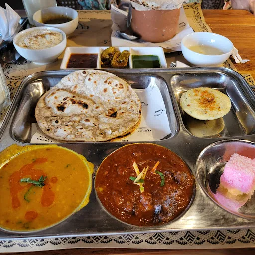 Curries N More - Ubud ( INDIAN Gourmet & Heritage Cuisine ) 3