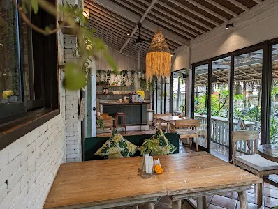 Look Bee Coffee and Eatery 1