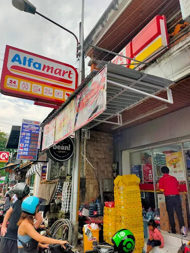 Alfamart Raya Ubud Downtown 2