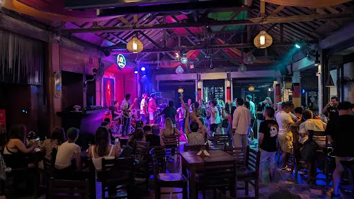 L.O.L Bar & Restaurant 3