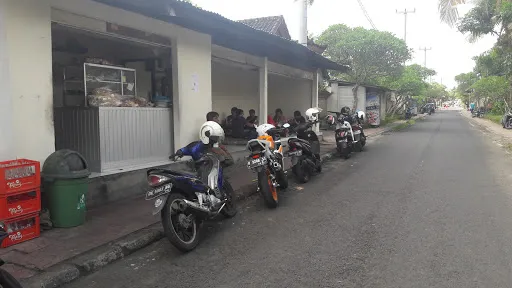 Warung Lawar Balung (Pak Budi) 3