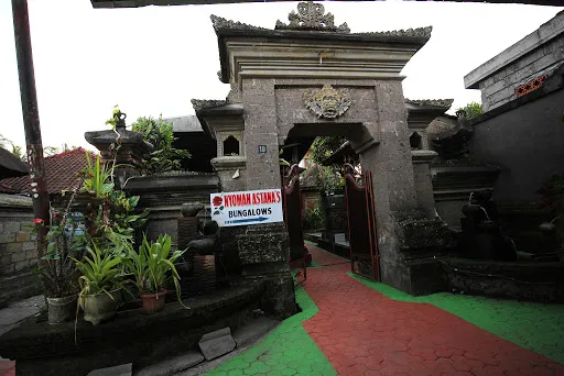 Nyoman Astana bungaloWs 2