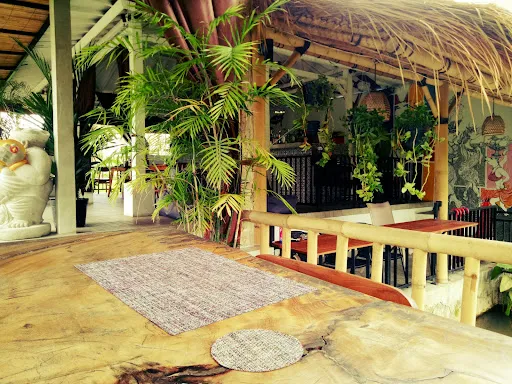 Adapadi ubud luxury villa & restoran 4