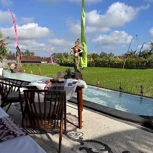 Semar Kuning Restaurant 1