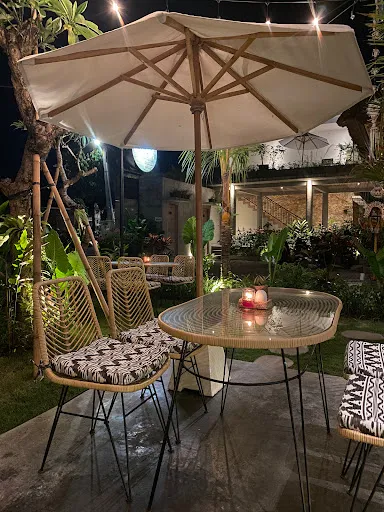 de'TOPAZ Cafe Ubud 1