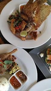 Bebek Uma Sari Resto 3