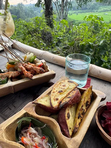 ELEVATOR Sunset Bar - Bambu Indah Resort 4