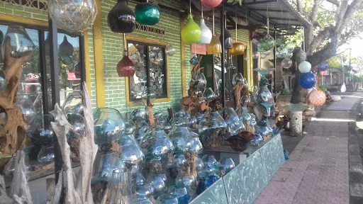 Intari Glass Art & Deco 1