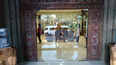 I Wayan Sudiarta Gold & Silver 3