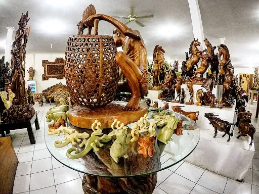 Mammoth Art Gallery And Wood Carving 1