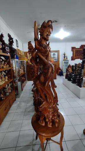 Mammoth Art Gallery And Wood Carving 2