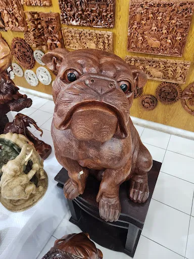 Mammoth Art Gallery And Wood Carving 3