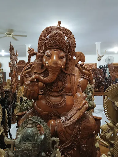 Mammoth Art Gallery And Wood Carving 4