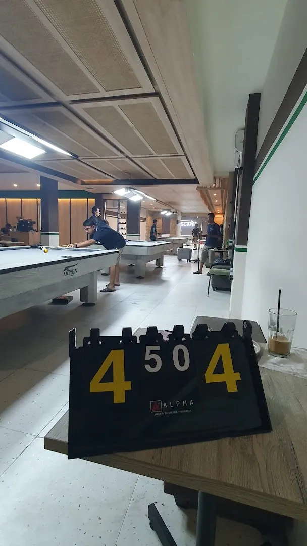 XSCAPE BILLIARD & CAFE 2