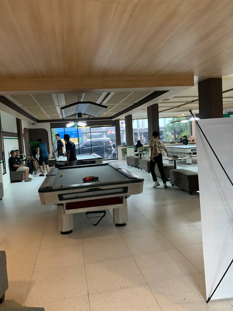 XSCAPE BILLIARD & CAFE 3
