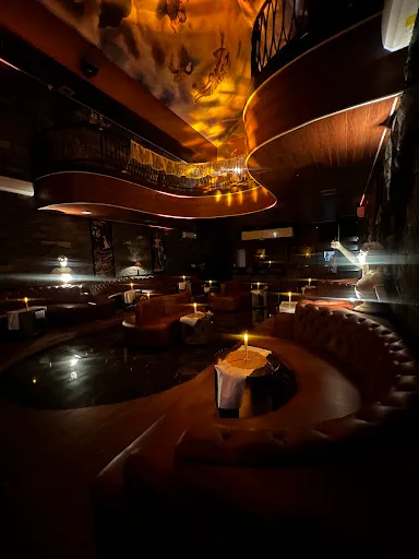 The Castle Bar and Lounge 3