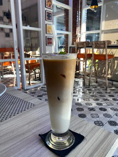 Mula Rasa Coffe and Bistro 4