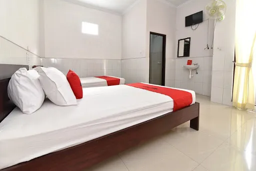 Ferry Antho Hotel 4