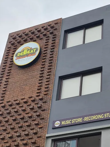 DeBeat Music & Recording Store 4