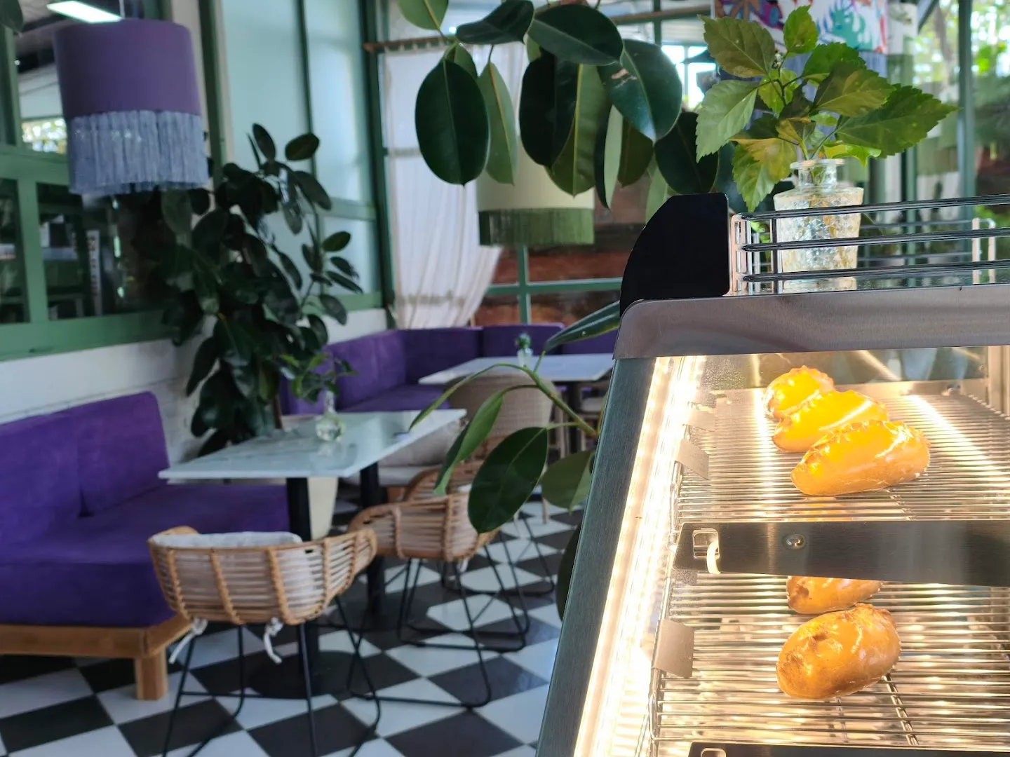 Aliana Cafe & Bakery 1