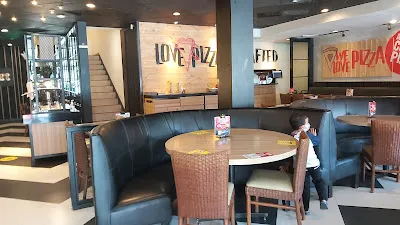 Pizza Hut Restoran 1