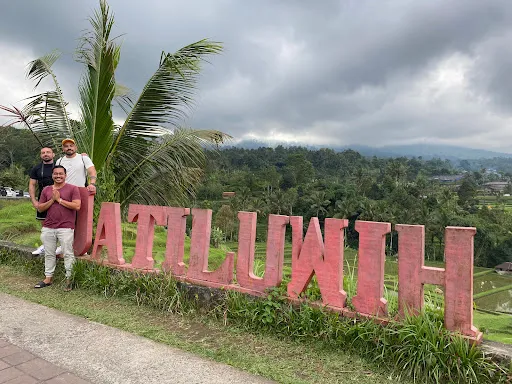 Bali Tour Guide Agung 4