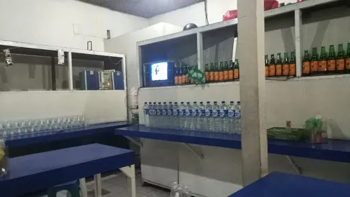 Warung Nasi Lawar Babi Bu Suci 3