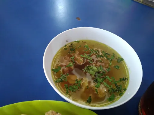 Warung Nasi Lawar Babi Bu Suci 4