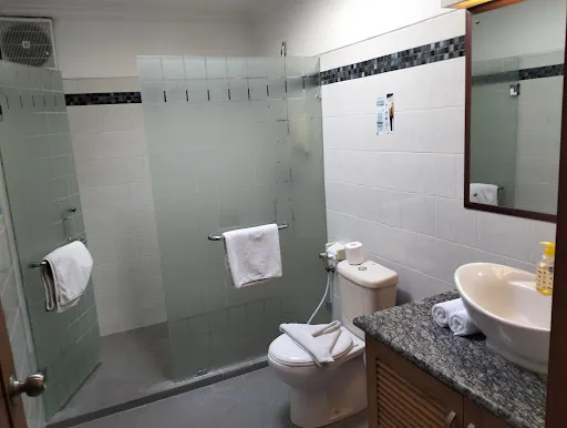 Aquarius Beach Hotel 3