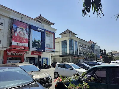 Mama & Leon Factory Store 1