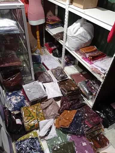 Mama & Leon Factory Store 3