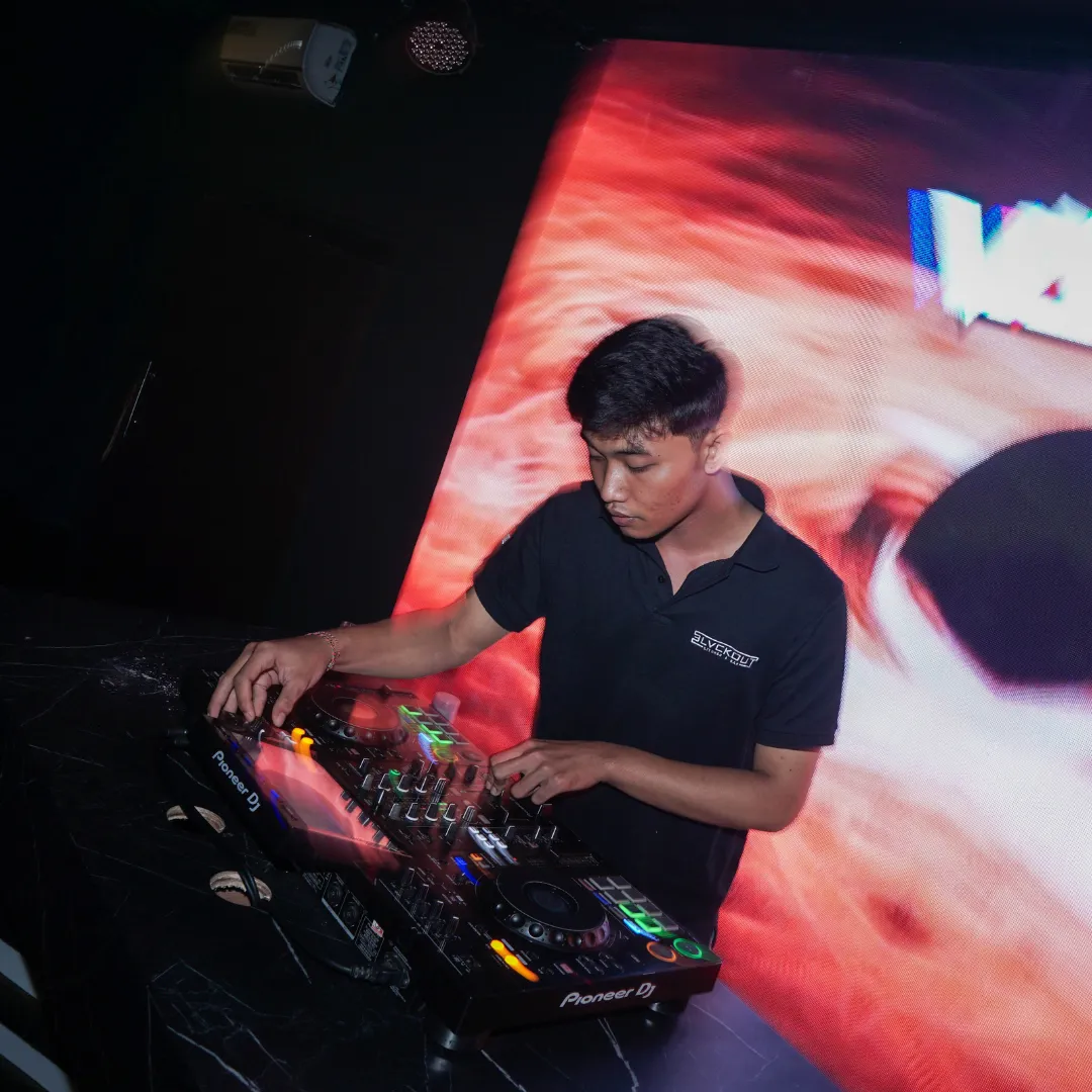Hush! Social House 3