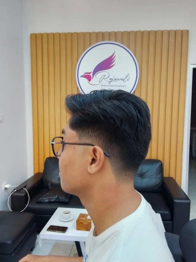 Falcon Premium Barbershop 1