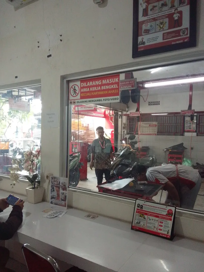 Falcon Premium Barbershop 3
