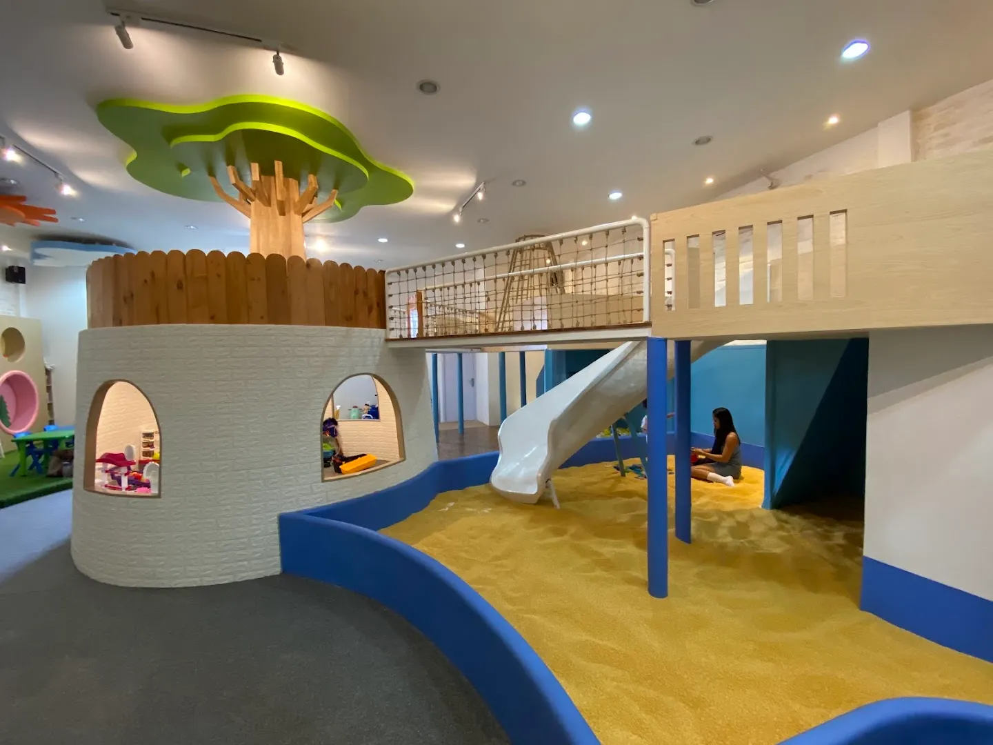 SunnySide Shop & Playscape 2