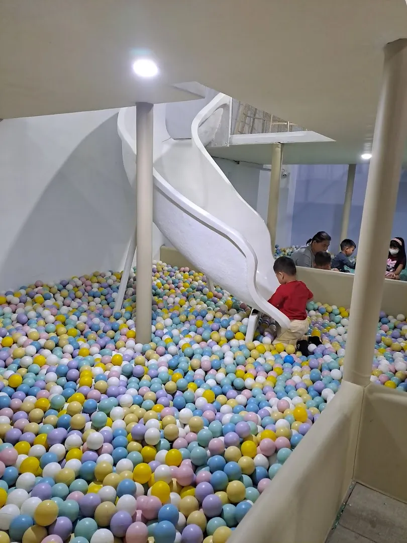 SunnySide Shop & Playscape 3