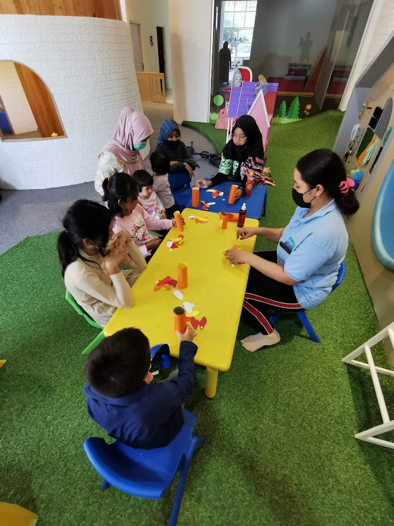 SunnySide Shop & Playscape 4