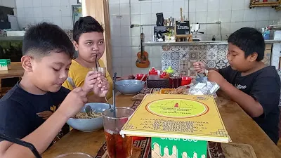 Mie Ayam Jakarta Terang Bulan & Martabak Telur 4