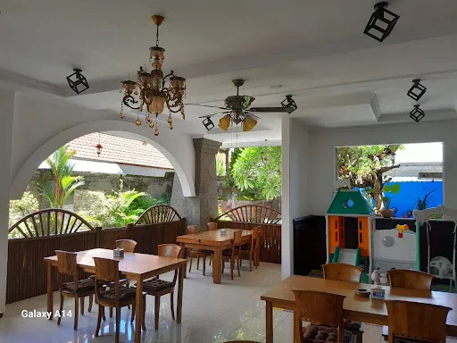 The Grill House Restaurant 4