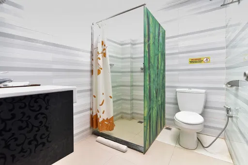 RedDoorz Plus near Mall Bali Galeria 2 3