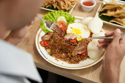 Platinum Resto & Cafe - Level 21 Mall 4