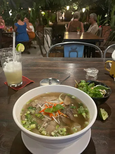 Saigon Cafe Sanur 4
