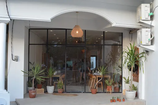 Manos coffee & eatery 4