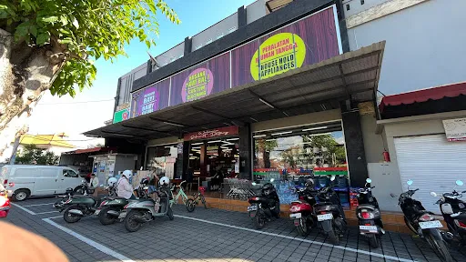Pande Putri Supermarket (Batur Sari) 3