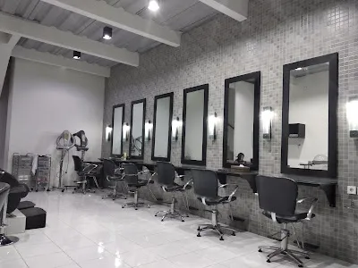SALON 7UNO HAIR BALI 3