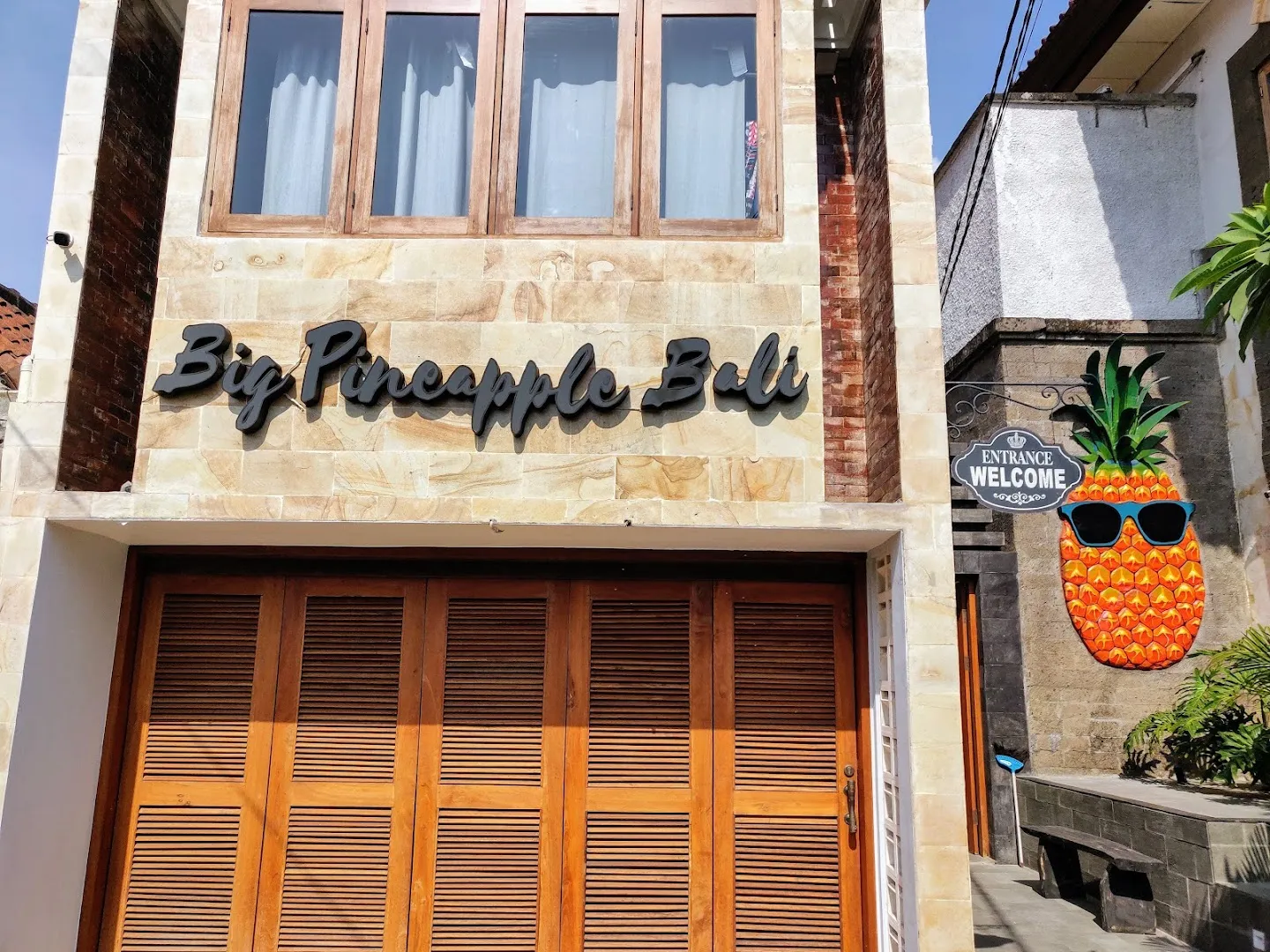 BIG Pineapple Backpackers Bali 2