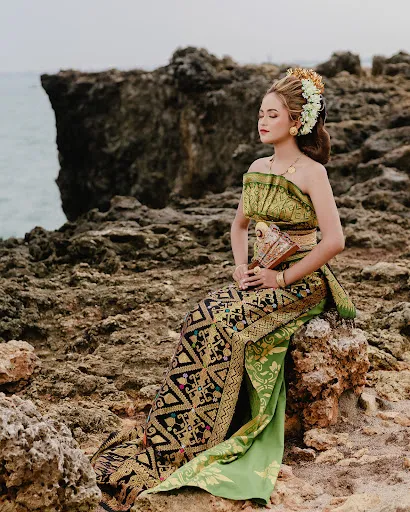 Payas Agung, Resepsi, Wisuda ( Yunni Make-up studio ) 3